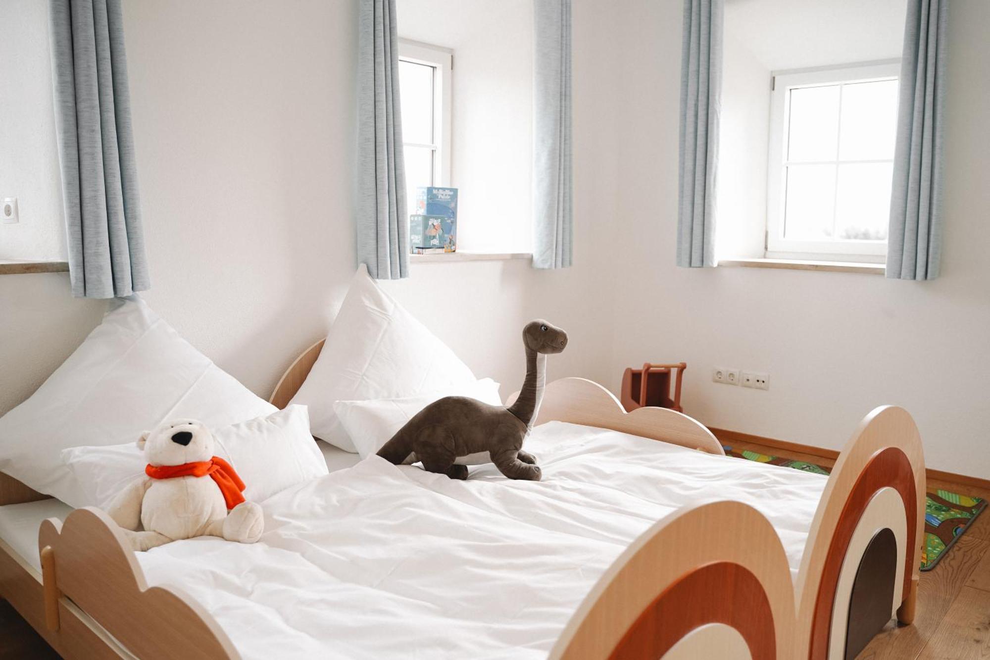Black Horse Family Apartment - Barrierearm - Pfotenglueck - Familienzeit By Loewenherz Homes Stephanskirchen Luaran gambar