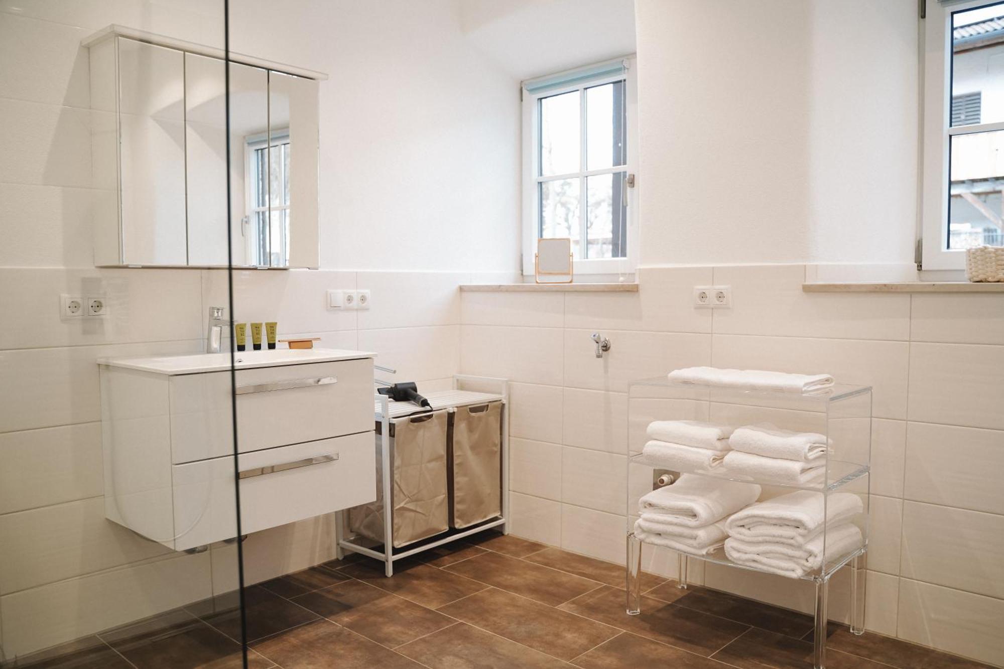 Black Horse Family Apartment - Barrierearm - Pfotenglueck - Familienzeit By Loewenherz Homes Stephanskirchen Luaran gambar