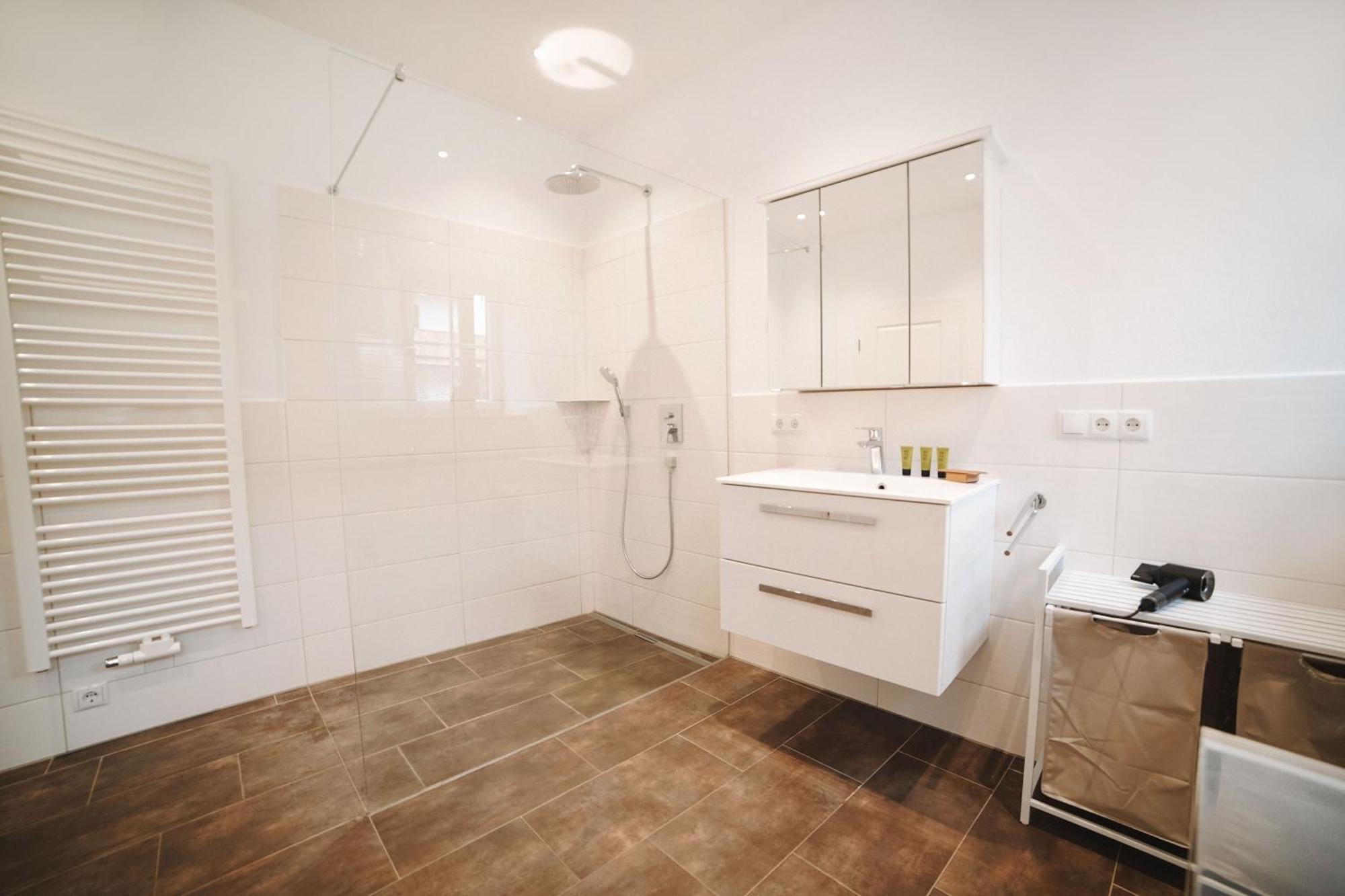 Black Horse Family Apartment - Barrierearm - Pfotenglueck - Familienzeit By Loewenherz Homes Stephanskirchen Luaran gambar