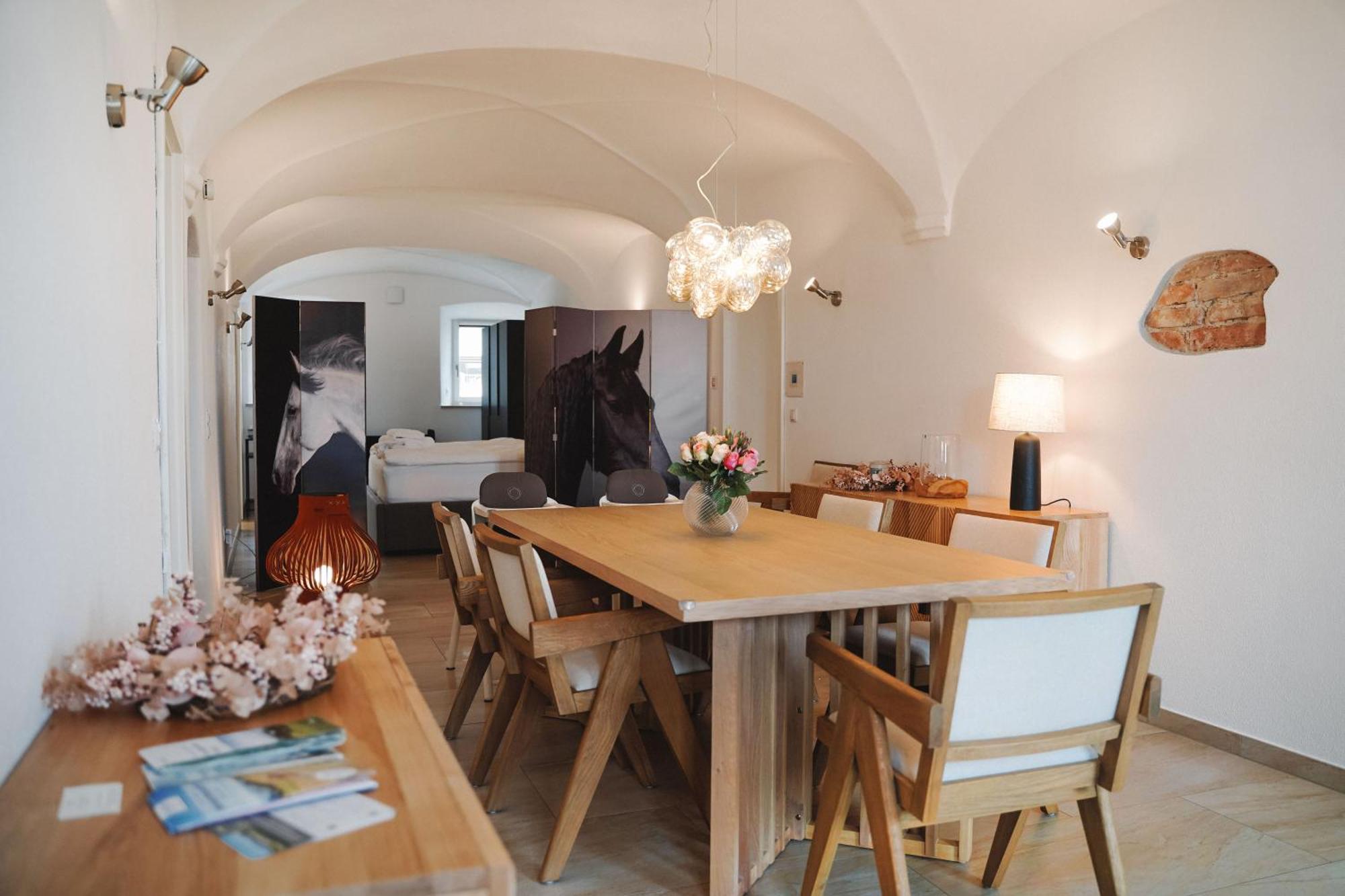 Black Horse Family Apartment - Barrierearm - Pfotenglueck - Familienzeit By Loewenherz Homes Stephanskirchen Luaran gambar