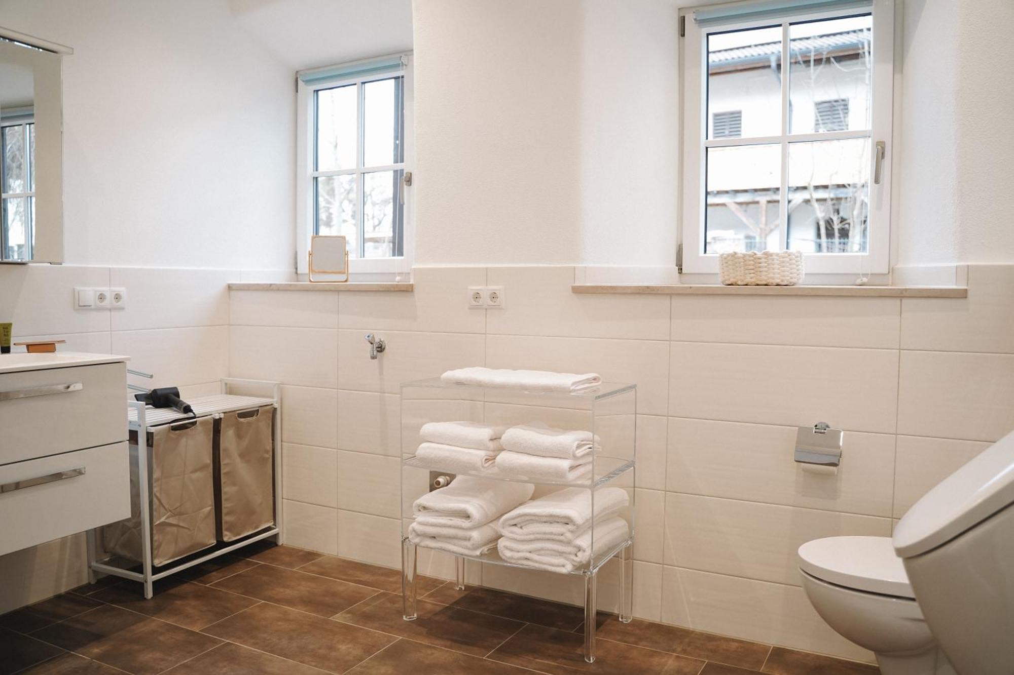 Black Horse Family Apartment - Barrierearm - Pfotenglueck - Familienzeit By Loewenherz Homes Stephanskirchen Luaran gambar