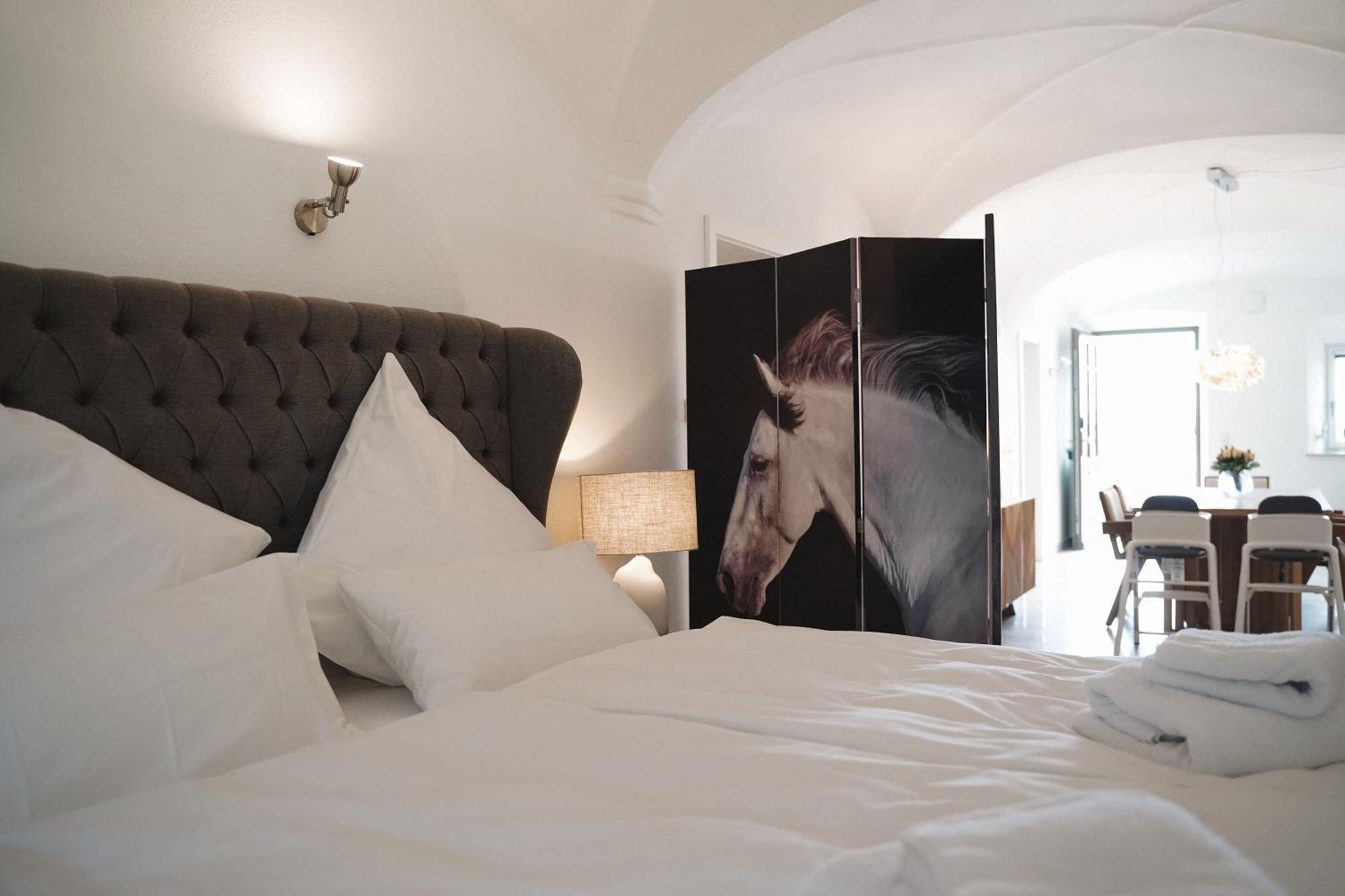 Black Horse Family Apartment - Barrierearm - Pfotenglueck - Familienzeit By Loewenherz Homes Stephanskirchen Luaran gambar